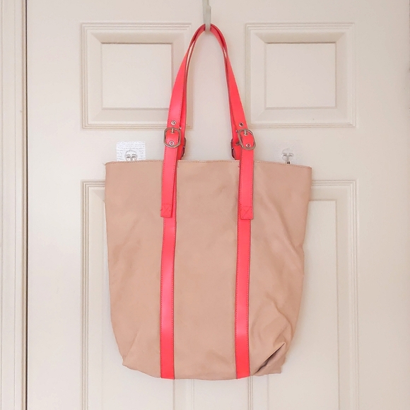 NWOT. Express Big and bright multi color tote bag. - Picture 2 of 3